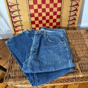 Wrangler jeans, size 32 waist by 34 Unisex and classic